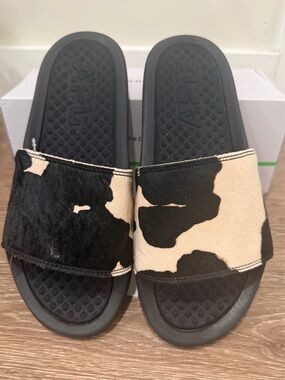 APL Iconic Slide Black White Cow Animal Print Women's Size 8 NEW